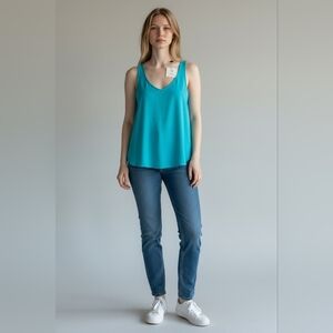 NWT Denver Hayes Relaxed Scoop Neck Tank Top